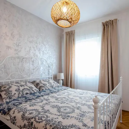 Apartman Karla Sinj Exterior photo